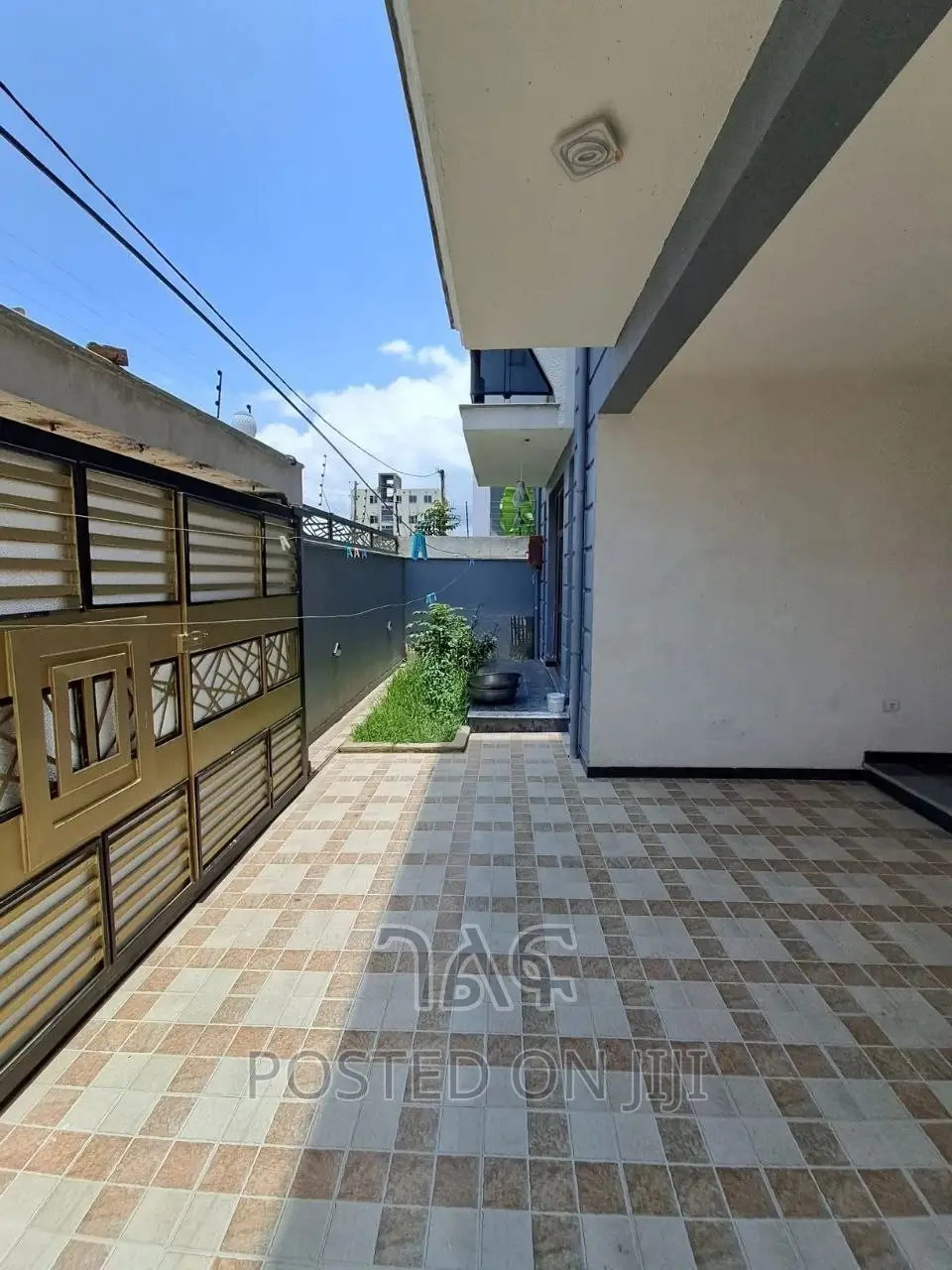 6bdrm House in የግል, Bole for sale