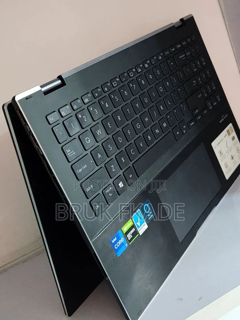 New Laptop Asus ZenBook Flip 14 UX461UN 16GB Intel Core i7 SSD 512GB