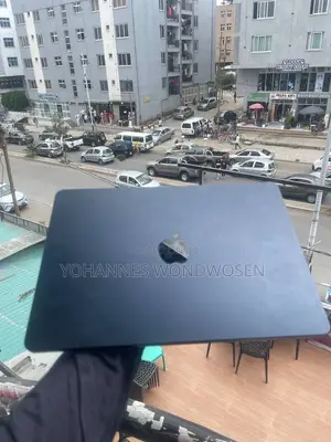 Laptop Apple MacBook Air 2022 M2 8GB Intel Core i9 SSD 256GB