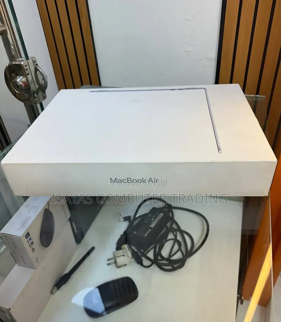 New Apple MacBook Air 2025 M4 13-inch 16GB Apple M4 SSHD (Hybrid) 256GB