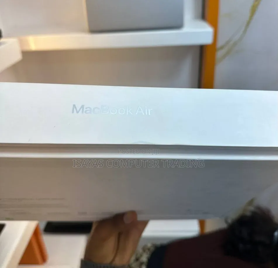 New Apple MacBook Air 2025 M4 13-inch 16GB Apple M4 SSHD (Hybrid) 256GB