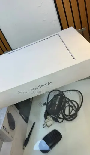 New Apple MacBook Air 2025 M4 13-inch 16GB Apple M4 SSHD (Hybrid) 256GB