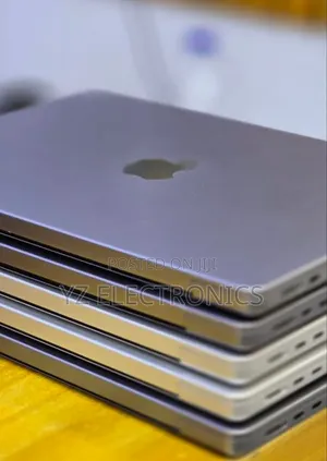 New Laptop Apple MacBook Pro M1 16GB Intel Core i9 SSD 512GB