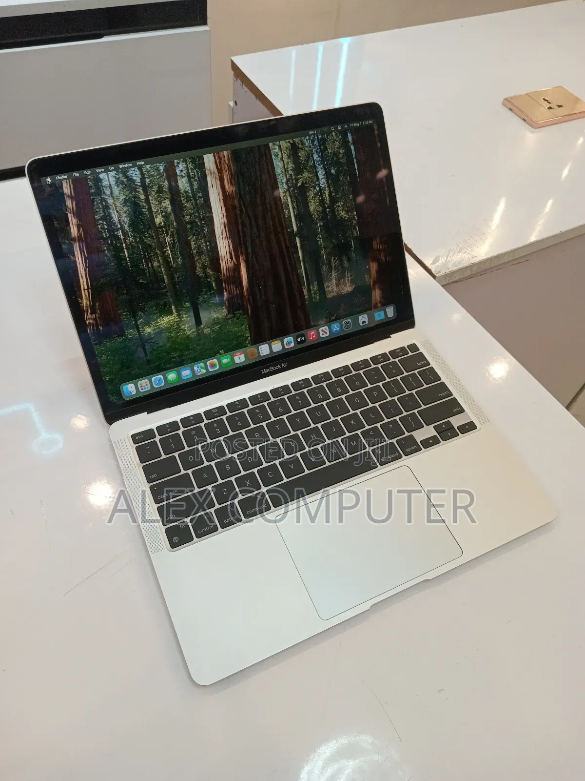 New Laptop Apple MacBook Air 2020 M1 16GB Apple M1 SSD 512GB