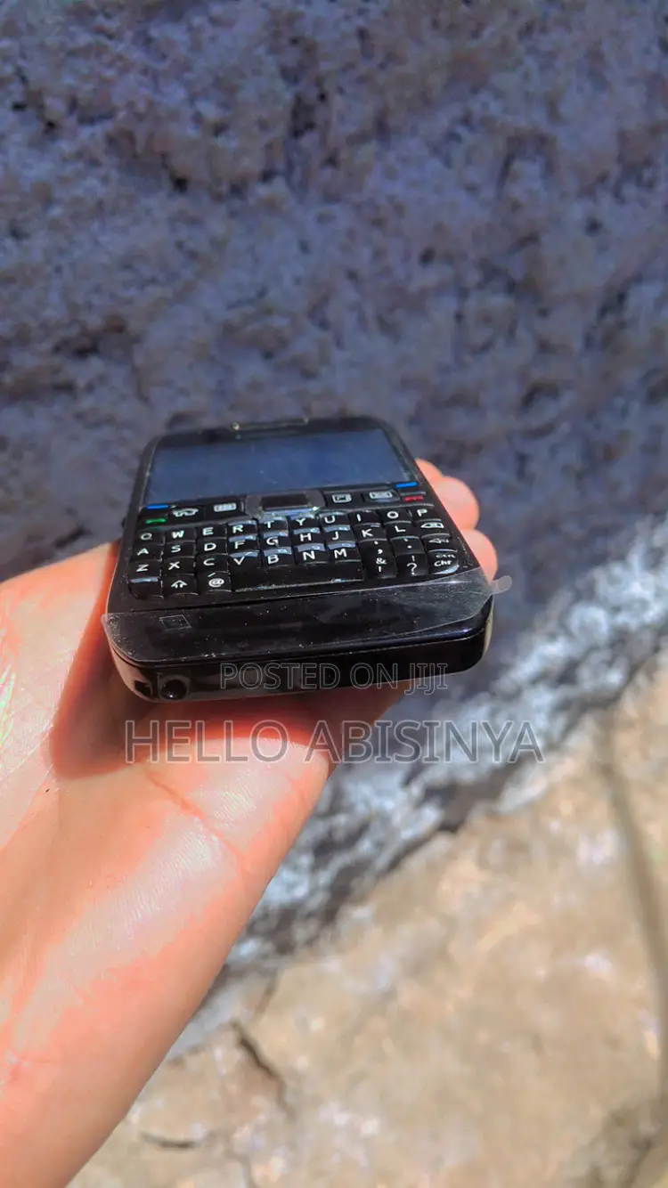 New Nokia E71 Black