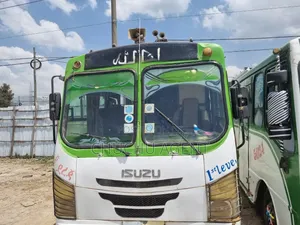 Isuzu ELF Truck 2014 White