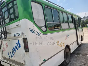 Isuzu ELF Truck 2014 White