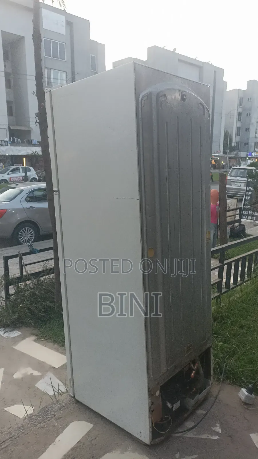 Lg 310 ሊትር ፋን ሲስተም ፍሪጅ ንፁ ጥሩ አቋም ላይ ያለ