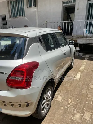 Suzuki Swift 2021 Silver