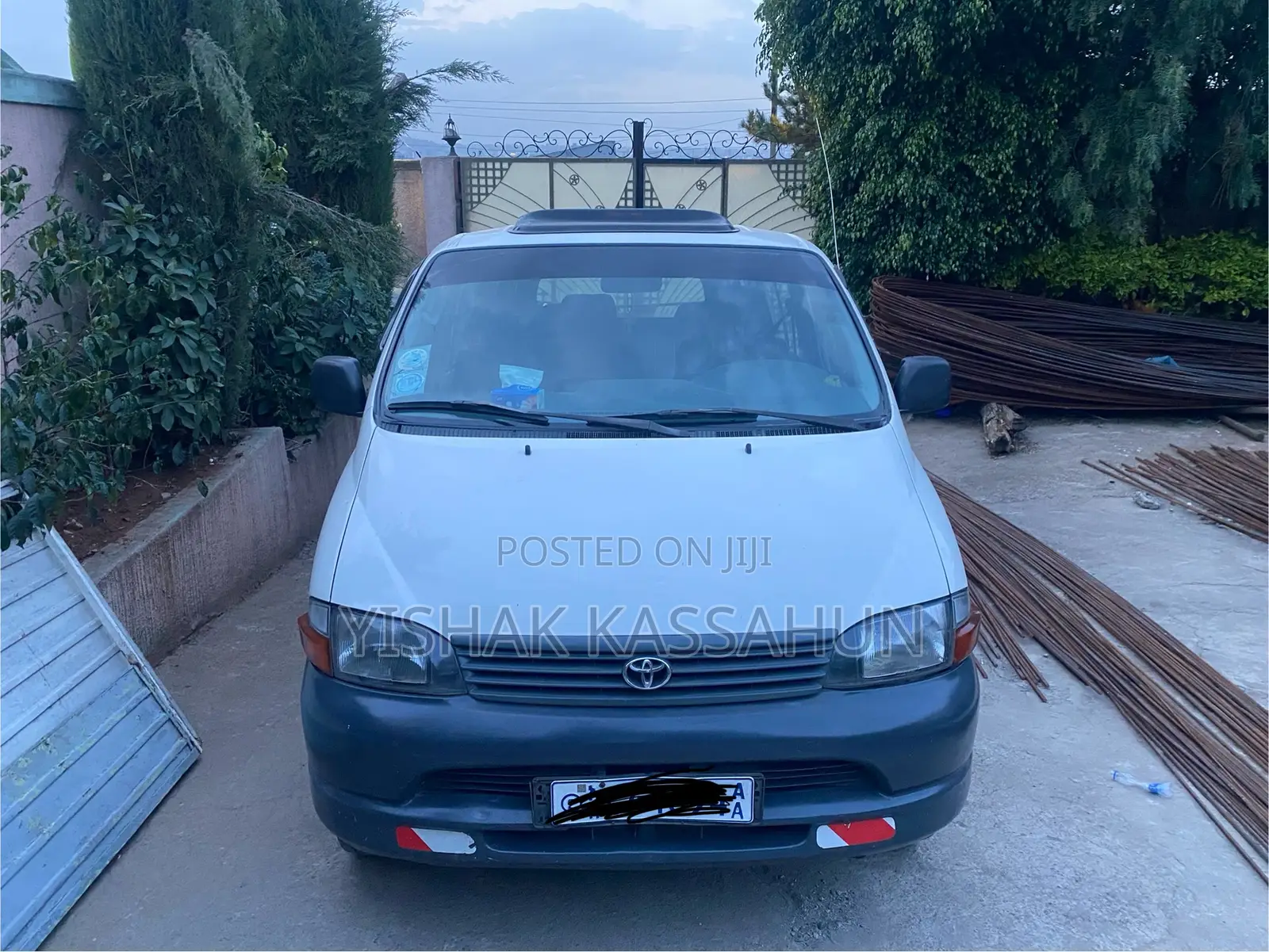 Toyota HiAce 2006 White