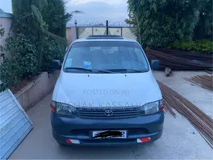 Toyota HiAce 2006 White