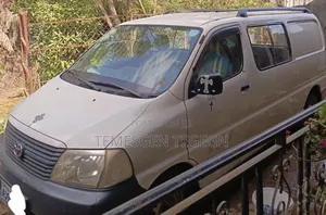 Toyota HiAce 2007 White