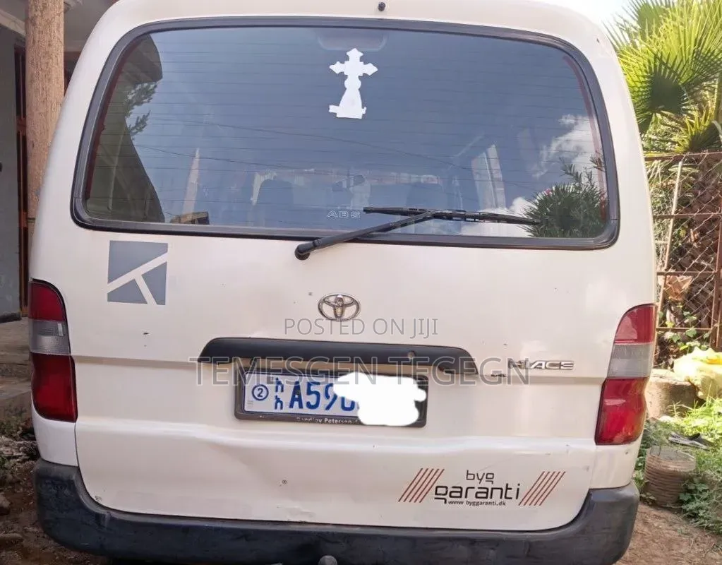 Toyota HiAce 2007 White