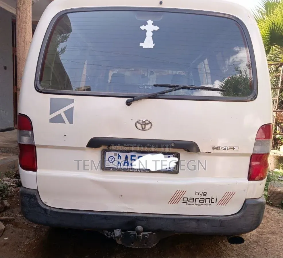 Toyota HiAce 2007 White