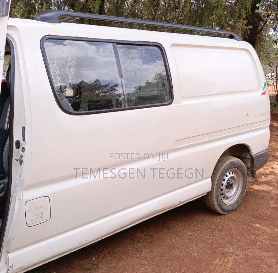 Toyota HiAce 2007 White