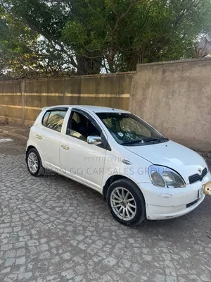 Toyota Vitz 2001 White