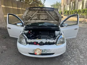 Toyota Vitz 2001 White