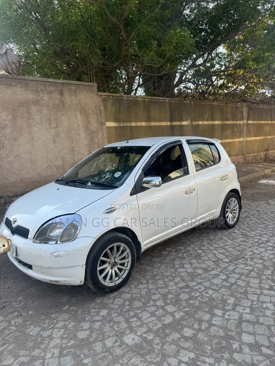 Toyota Vitz 2001 White