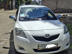 Toyota Yaris 2009 White