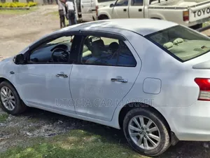 Toyota Yaris 2009 White