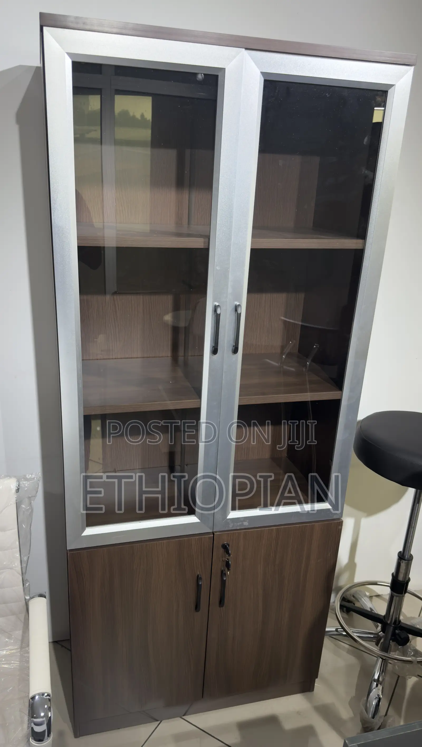 Almunium 2 Door Shelf