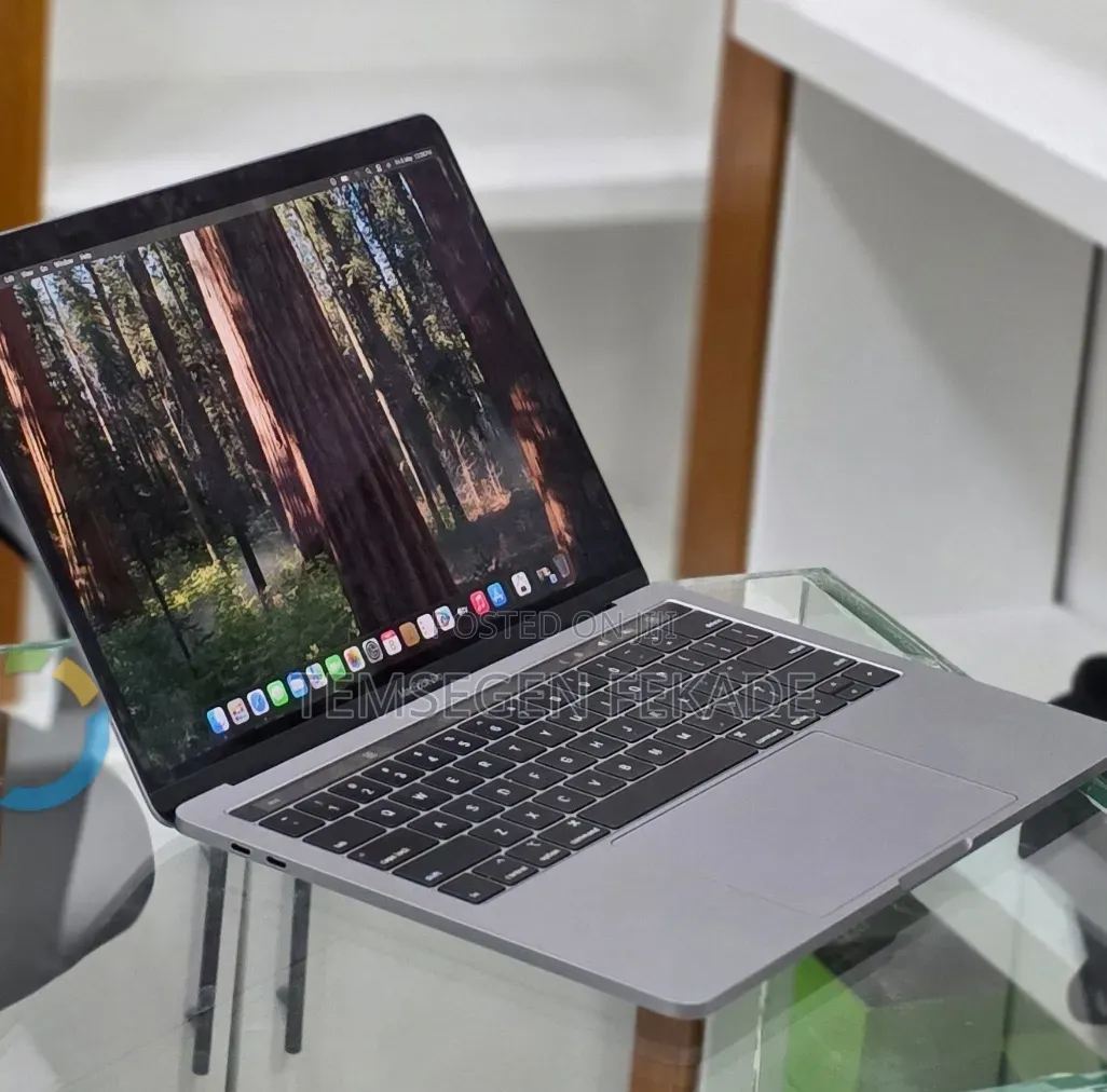 New Laptop Apple MacBook Pro 2019 16GB Intel Core i7 SSD 256GB
