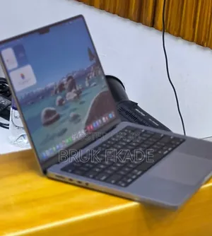 New Laptop Apple MacBook Pro M1 16GB Apple M1 Pro SSD 512GB