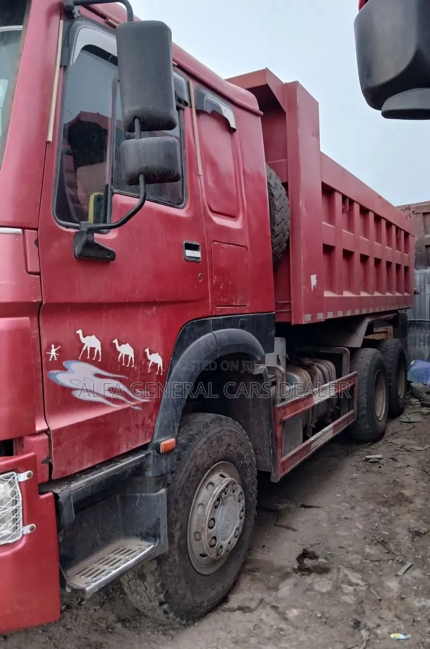 Sinotruk 2021 Red
