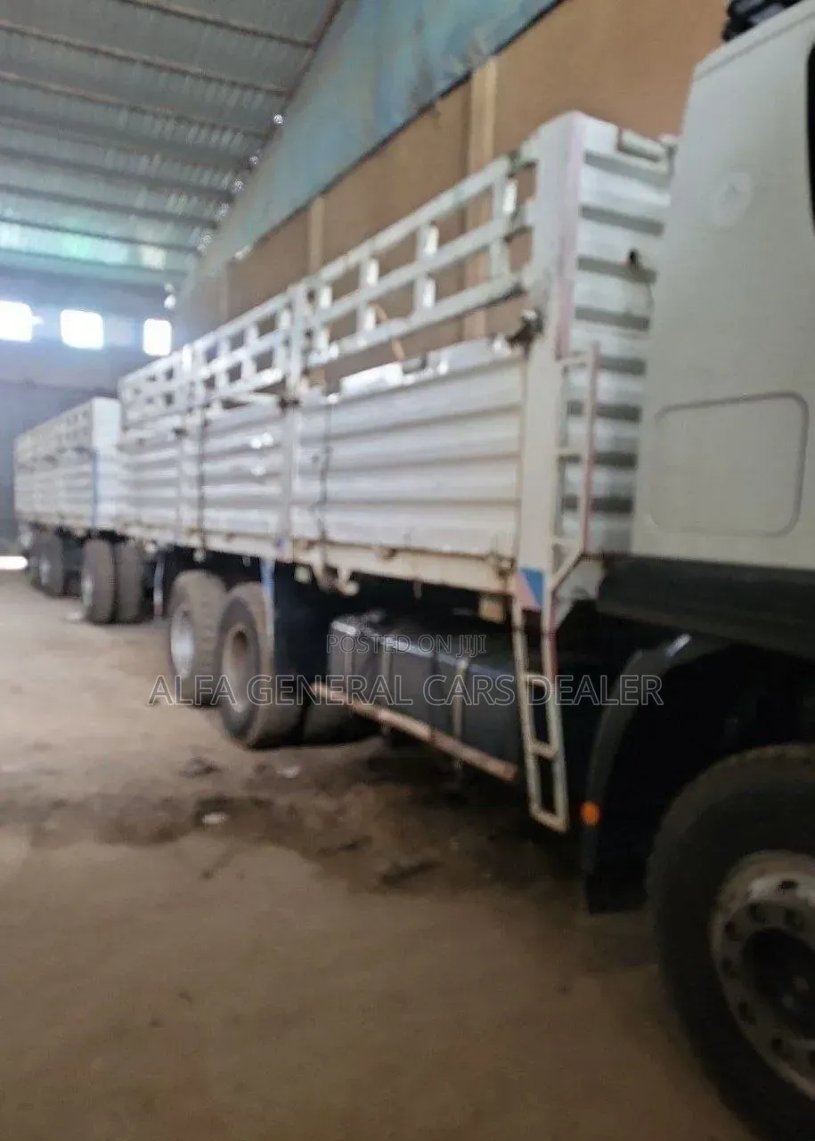 ባላቶኒ ከነተሳቢው Na በ Na ስፖንዳ a-05 ታርጋ 2019 White