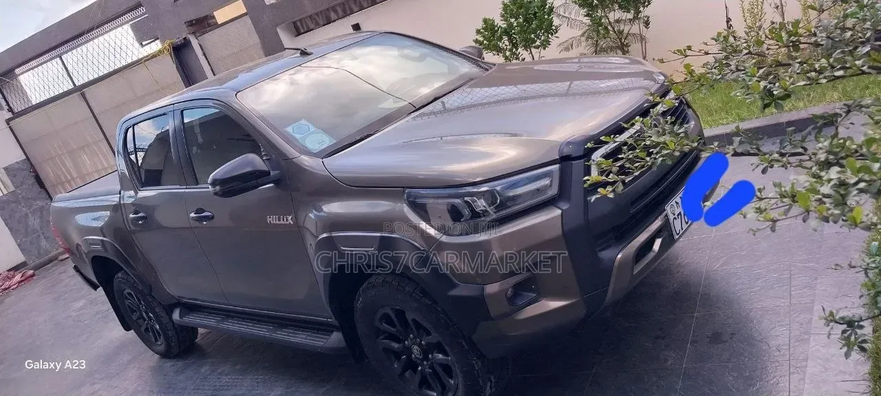Toyota Hilux 2022 Gray