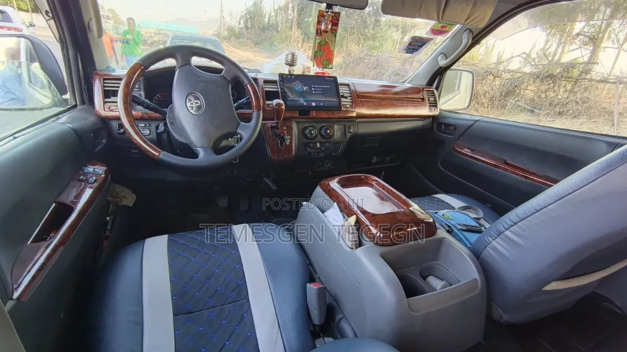 Toyota HiAce 2007 Silver