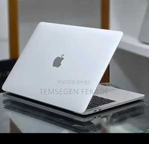 New Laptop Apple MacBook Pro 2019 16GB Intel Core i7 SSD 256GB