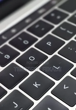 New Laptop Apple MacBook Pro 2019 16GB Intel Core i7 SSD 256GB