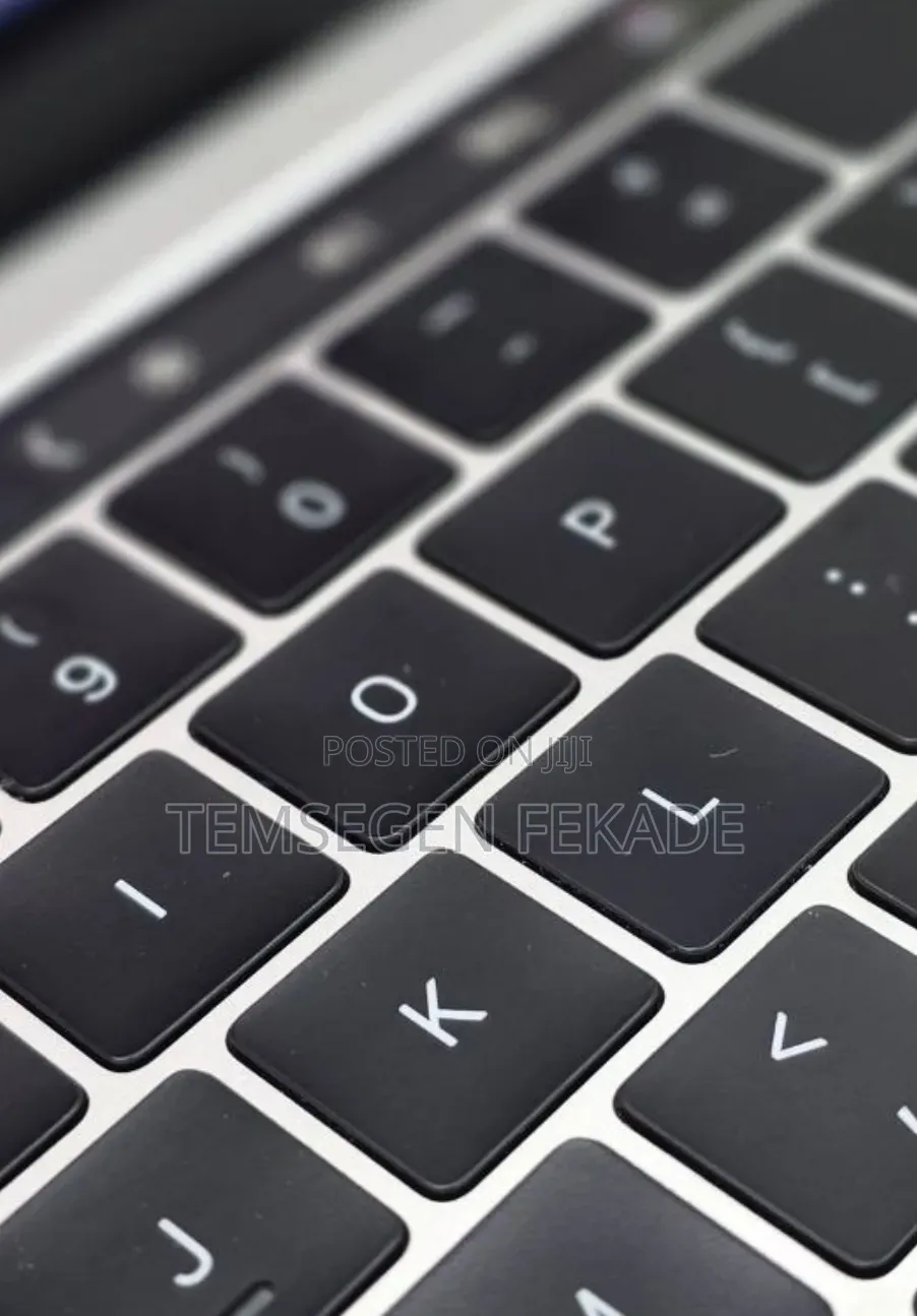 New Laptop Apple MacBook Pro 2019 16GB Intel Core i7 SSD 256GB