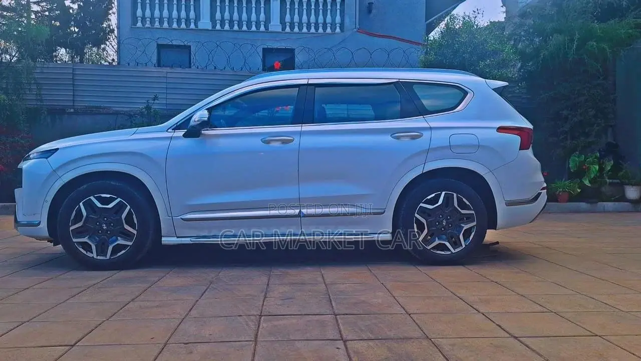 Hyundai Santa Fe Hybrid Limited AWD 2023 White