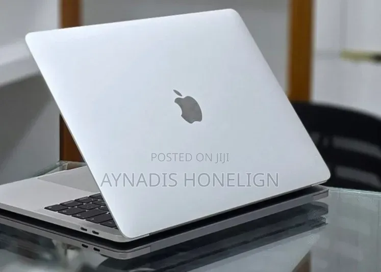 New Laptop Apple MacBook Pro 2019 16GB Intel Core i7 SSD 256GB