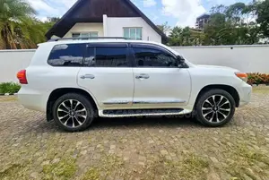Toyota Land Cruiser 2015 White