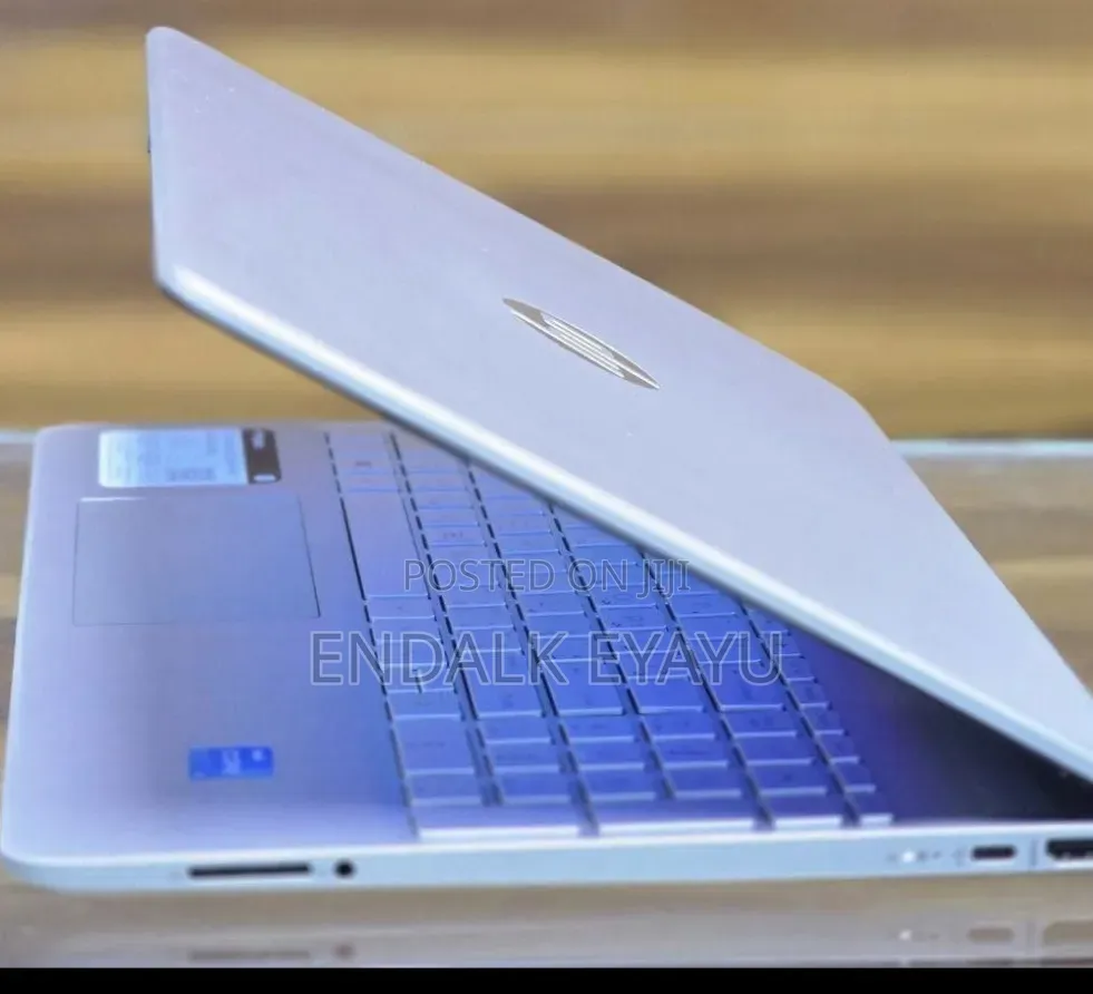 New Laptop HP 8GB Intel Core i3 SSD 256GB