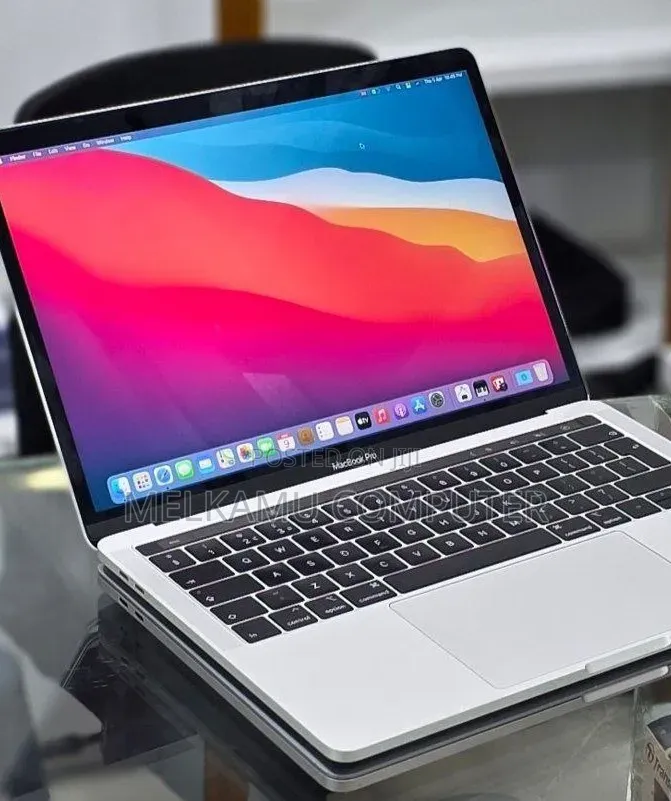 New Laptop Apple MacBook Pro 2019 16GB Intel Core i7 SSD 256GB