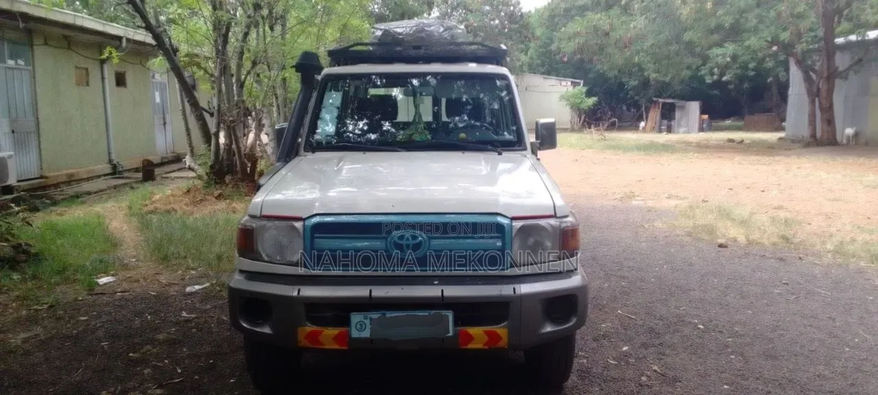 Toyota Land Cruiser 2013 White