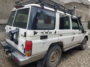 Toyota Land Cruiser 2013 White