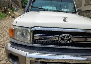 Toyota Land Cruiser 2013 White
