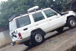 Toyota Land Cruiser 2013 White