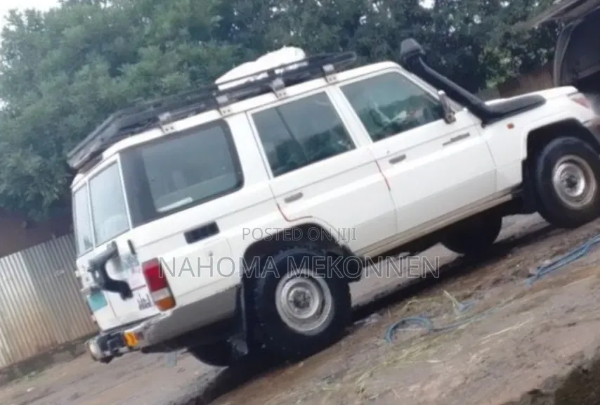 Toyota Land Cruiser 2013 White