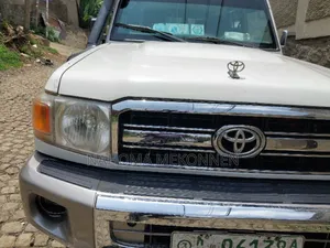 Toyota Land Cruiser 2013 White