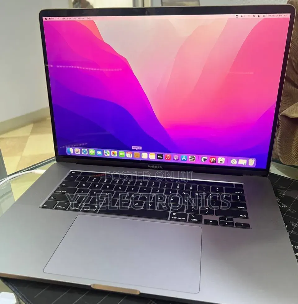 New Laptop Apple MacBook Pro 2019 32GB Intel Core i9 SSD 512GB