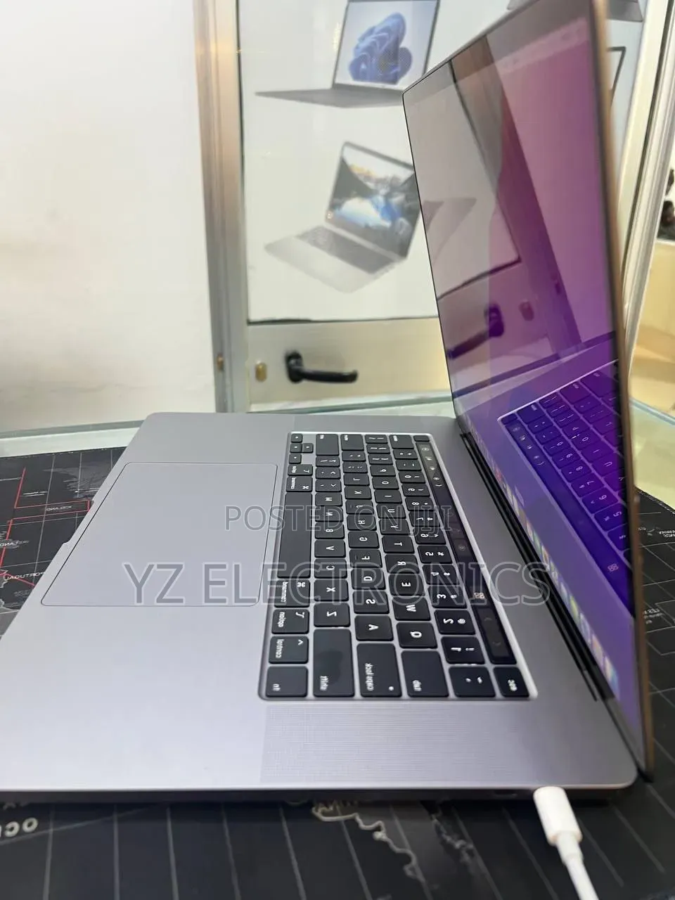 New Laptop Apple MacBook Pro 2019 32GB Intel Core i9 SSD 512GB
