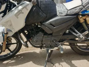 TVS Apache 180 RTR 2016 White