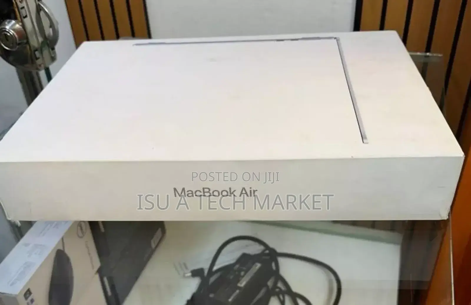 New Laptop Apple MacBook Air 2025 M4 13-inch 16GB Apple M4 SSD 256GB