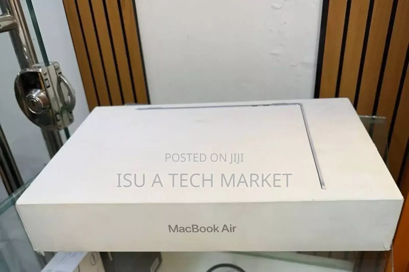 New Laptop Apple MacBook Air 2025 M4 13-inch 16GB Apple M4 SSD 256GB